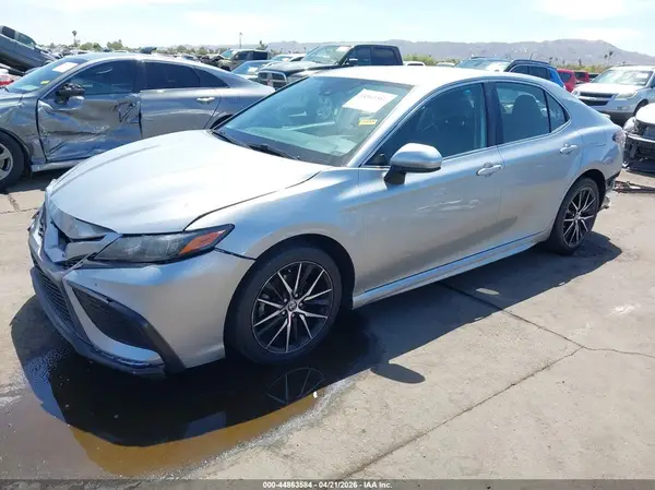 4T1G11AK2MU587944 2021 TOYOTA CAMRY - Image 2