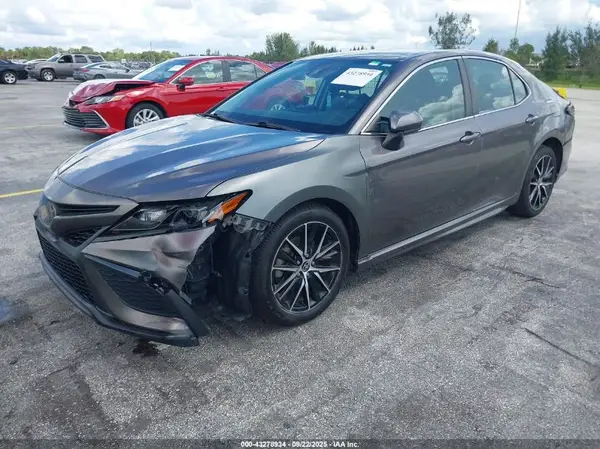 4T1G11AK2MU590620 2021 TOYOTA CAMRY - Image 2
