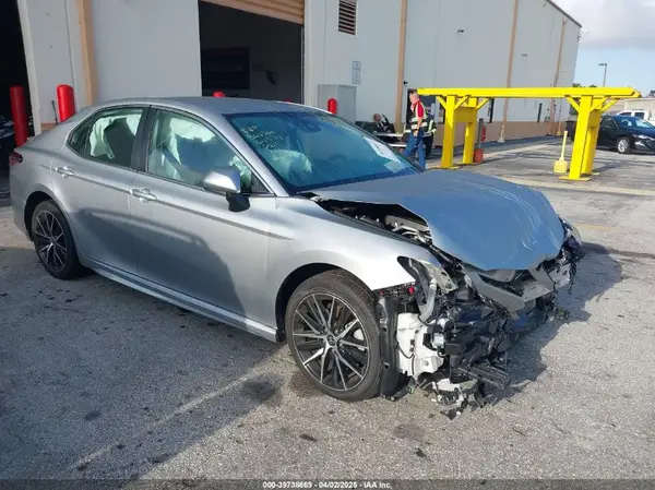 4T1G11AK2MU592321 2021 TOYOTA CAMRY - Image 1