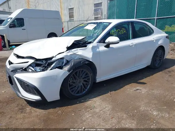 4T1G11AK2MU593520 2021 TOYOTA CAMRY - Image 2