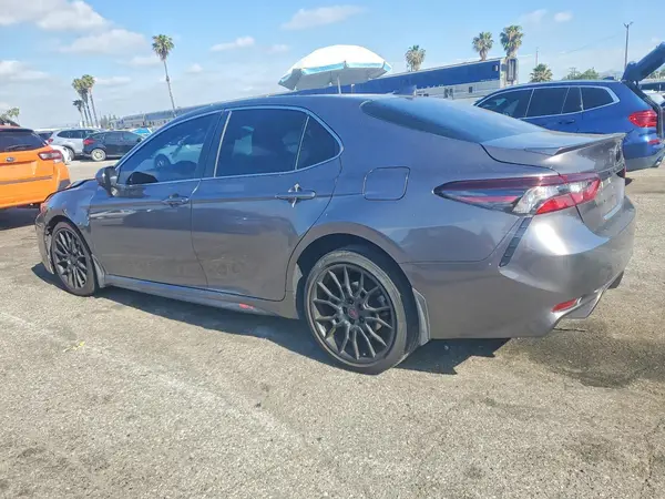 4T1G11AK2MU596756 2021 TOYOTA CAMRY - Image 2