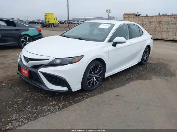 4T1G11AK2MU596997 2021 TOYOTA CAMRY - Image 2