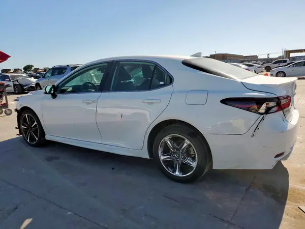 4T1G11AK2MU599687 2021 TOYOTA CAMRY - Image 2