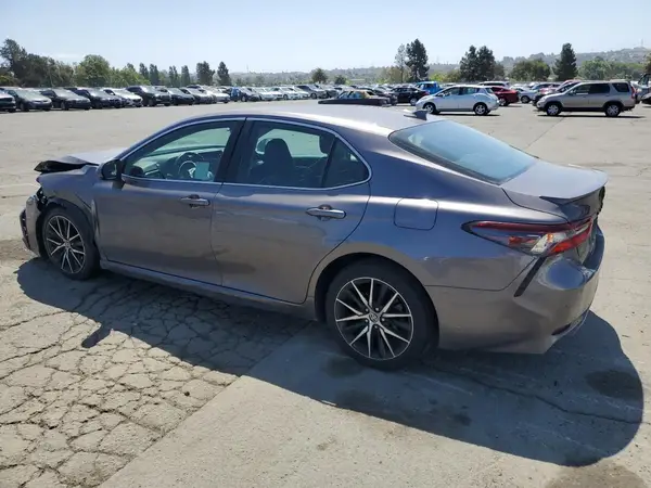 4T1G11AK2MU600899 2021 TOYOTA CAMRY - Image 2