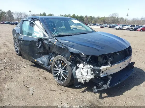 4T1G11AK2MU603950 2021 TOYOTA CAMRY - Image 1