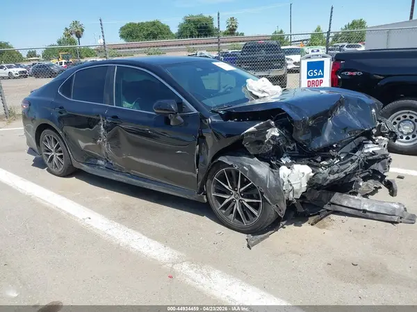 4T1G11AK2MU604788 2021 TOYOTA CAMRY - Image 1
