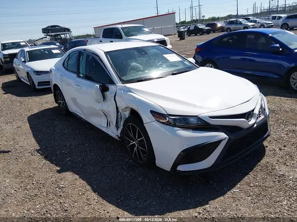 4T1G11AK2MU608243 2021 TOYOTA CAMRY - Image 1