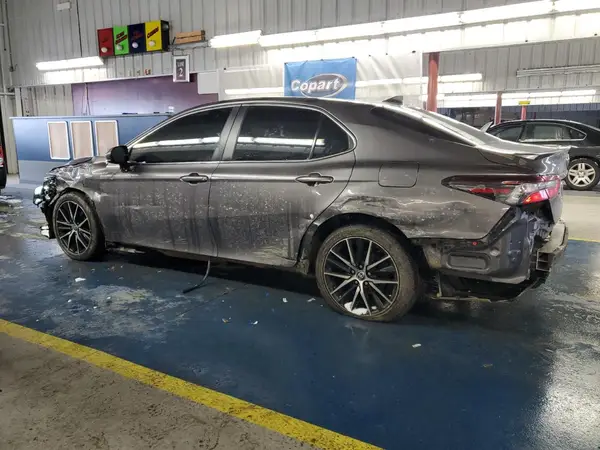 4T1G11AK2MU608422 2021 TOYOTA CAMRY - Image 2