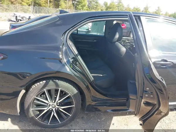 4T1G11AK2MU608758 2021 TOYOTA CAMRY - Image 8