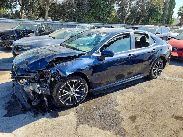 4T1G11AK2MU610106 2021 TOYOTA CAMRY - Image 1