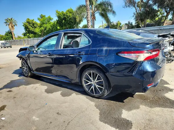 4T1G11AK2MU610106 2021 TOYOTA CAMRY - Image 2