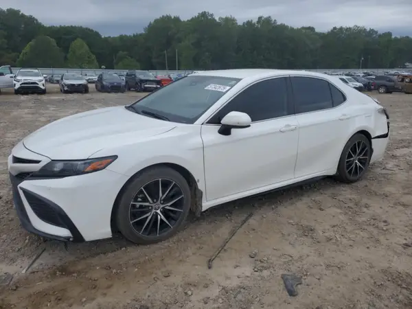 4T1G11AK2MU615631 2021 TOYOTA CAMRY - Image 1