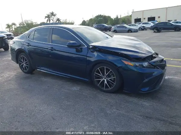 4T1G11AK2MU616519 2021 TOYOTA CAMRY - Image 1