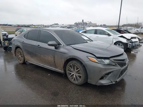 4T1G11AK2MU616651 2021 TOYOTA CAMRY - Image 1