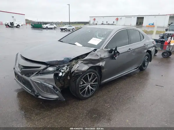 4T1G11AK2MU616651 2021 TOYOTA CAMRY - Image 2