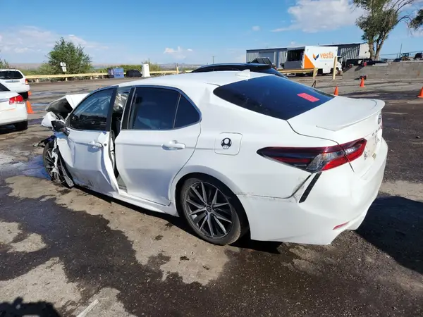 4T1G11AK2NU001308 2022 TOYOTA CAMRY - Image 2
