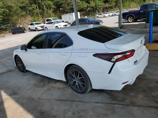 4T1G11AK2NU001647 2022 TOYOTA CAMRY - Image 2