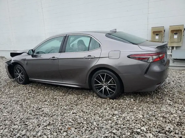 4T1G11AK2NU001874 2022 TOYOTA CAMRY - Image 2