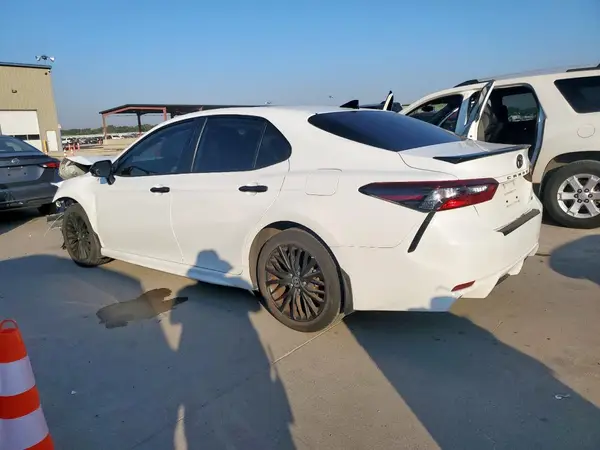 4T1G11AK2NU004709 2022 TOYOTA CAMRY - Image 2