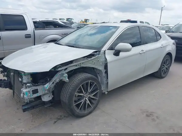 4T1G11AK2NU015080 2022 TOYOTA CAMRY - Image 2