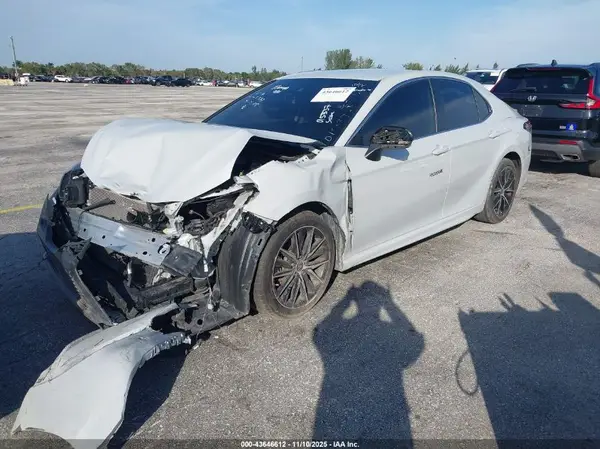 4T1G11AK2NU015337 2022 TOYOTA CAMRY - Image 2