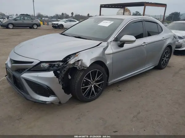 4T1G11AK2NU017850 2022 TOYOTA CAMRY - Image 2