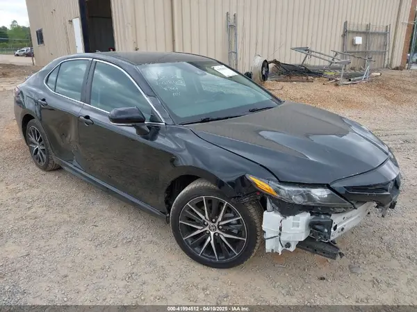 4T1G11AK2NU018612 2022 TOYOTA CAMRY - Image 1
