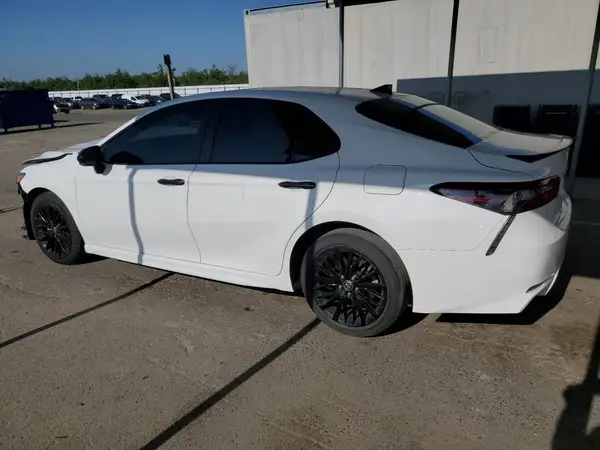 4T1G11AK2NU018920 2022 TOYOTA CAMRY - Image 2