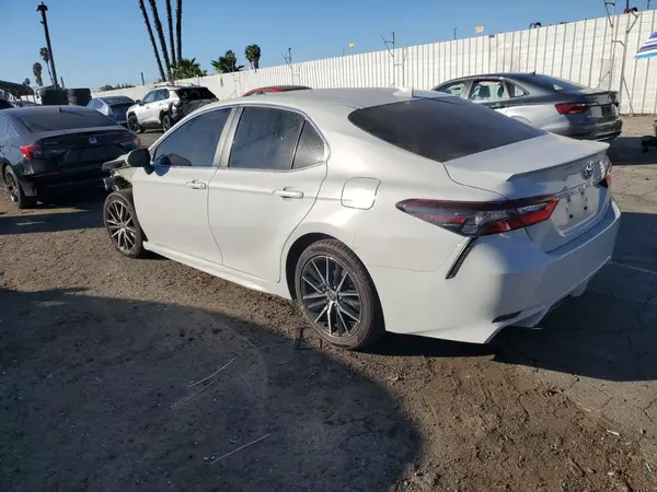 4T1G11AK2NU023633 2022 TOYOTA CAMRY - Image 2