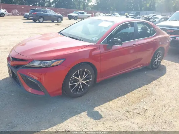 4T1G11AK2NU023647 2022 TOYOTA CAMRY - Image 2