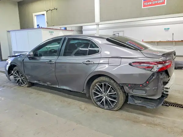 4T1G11AK2NU029285 2022 TOYOTA CAMRY - Image 2