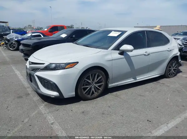 4T1G11AK2NU035085 2022 TOYOTA CAMRY - Image 2