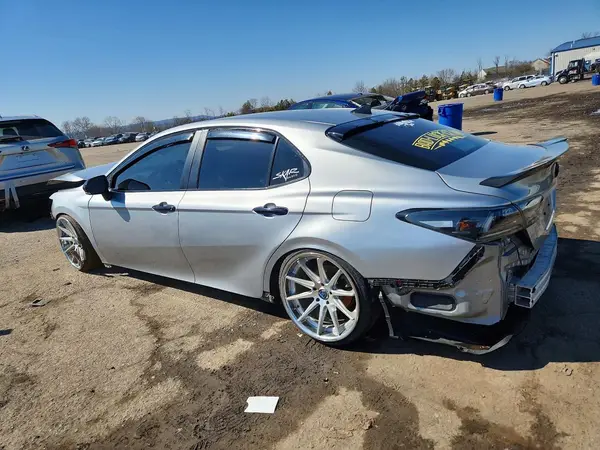 4T1G11AK2NU035653 2022 TOYOTA CAMRY - Image 2