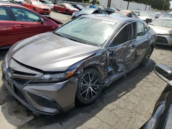 4T1G11AK2NU037077 2022 TOYOTA CAMRY - Image 1