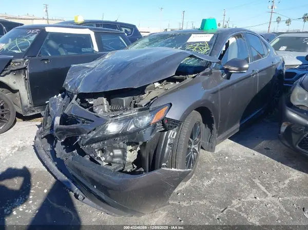 4T1G11AK2NU041355 2022 TOYOTA CAMRY - Image 2