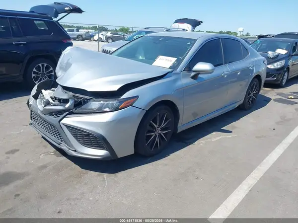 4T1G11AK2NU042375 2022 TOYOTA CAMRY - Image 2