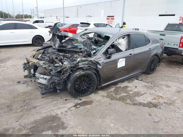 4T1G11AK2NU042392 2022 TOYOTA CAMRY - Image 2