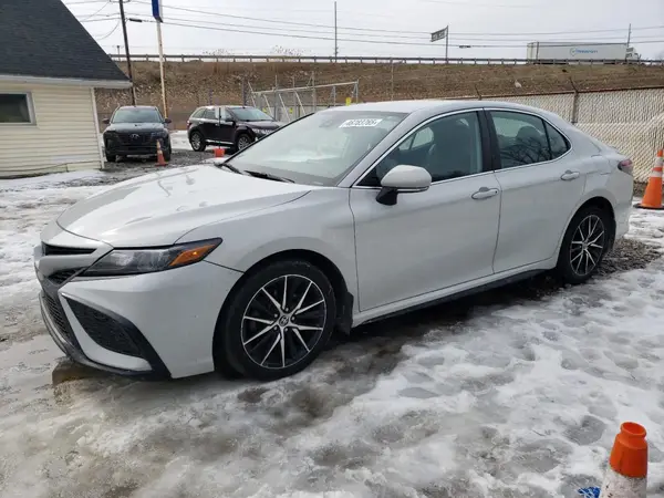 4T1G11AK2NU042425 2022 TOYOTA CAMRY - Image 1