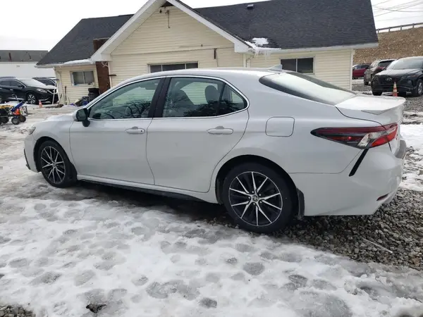 4T1G11AK2NU042425 2022 TOYOTA CAMRY - Image 2