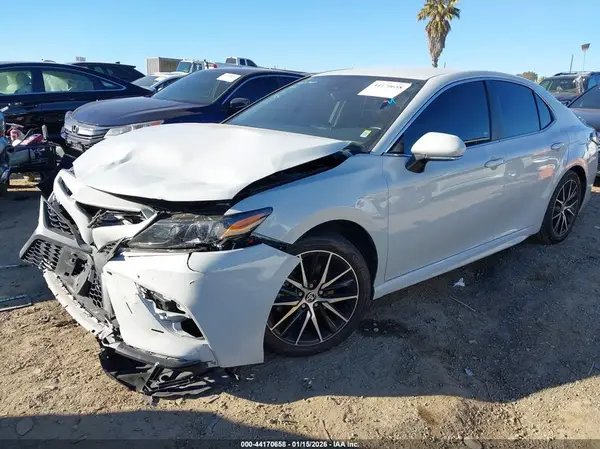 4T1G11AK2NU043638 2022 TOYOTA CAMRY - Image 2
