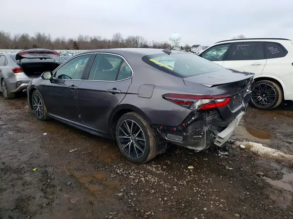 4T1G11AK2NU043963 2022 TOYOTA CAMRY - Image 2