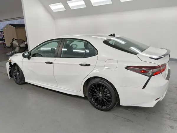 4T1G11AK2NU045261 2022 TOYOTA CAMRY - Image 2