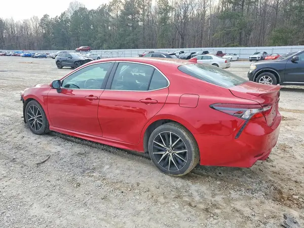 4T1G11AK2NU048256 2022 TOYOTA CAMRY - Image 2