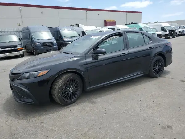 4T1G11AK2NU050850 2022 TOYOTA CAMRY - Image 1