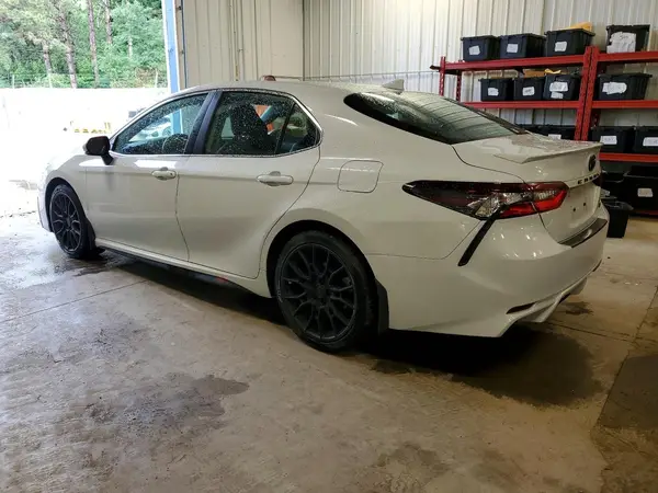 4T1G11AK2NU051772 2022 TOYOTA CAMRY - Image 2