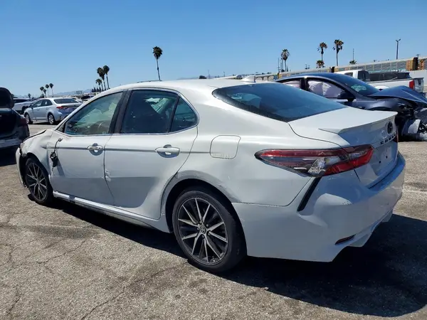 4T1G11AK2NU051819 2022 TOYOTA CAMRY - Image 2