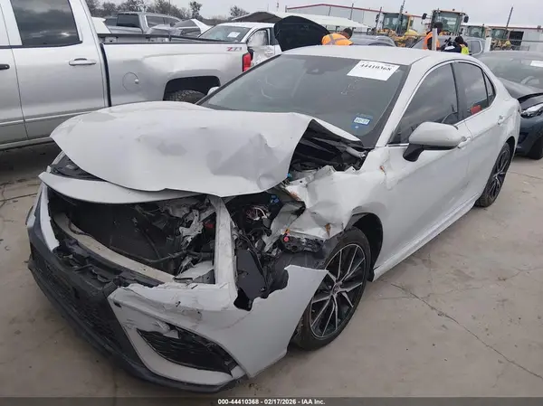 4T1G11AK2NU055529 2022 TOYOTA CAMRY - Image 2