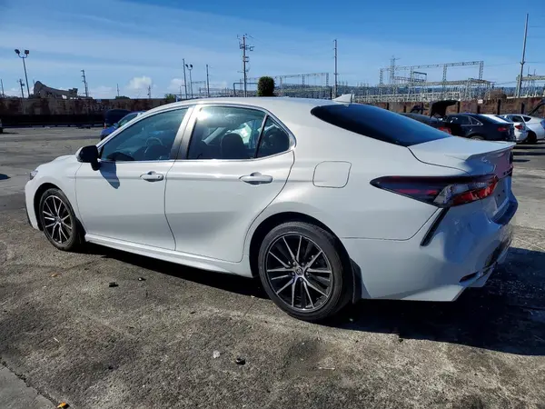 4T1G11AK2NU055949 2022 TOYOTA CAMRY - Image 2