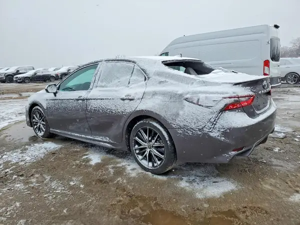 4T1G11AK2NU060939 2022 TOYOTA CAMRY - Image 2