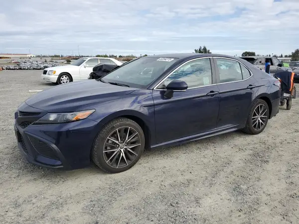 4T1G11AK2NU063257 2022 TOYOTA CAMRY - Image 1